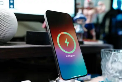 潜江苹果15换屏服务分享用什么充电器给iPhone15充电更好 